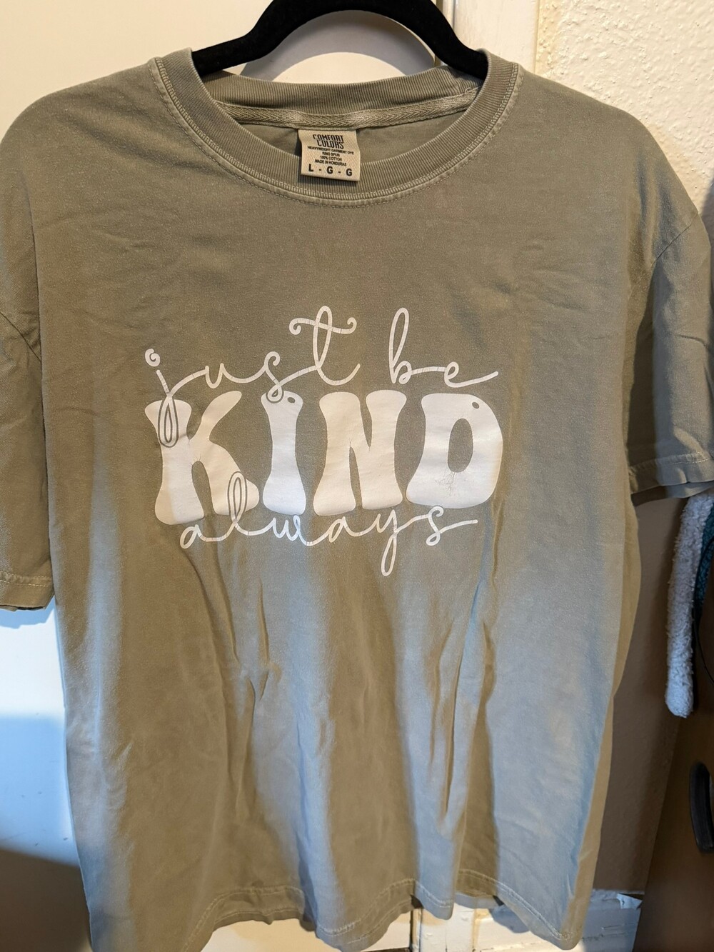 Comfort Colors Large Olive 100% Cotton T-Shirt Just Be Kind Print